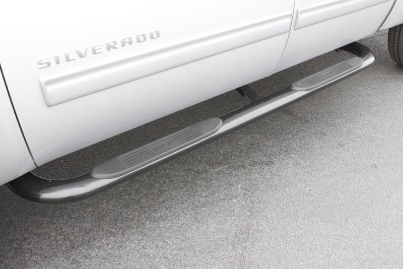 Lund 2019 Chevy Silverado 1500 Crew Cab 4in. Oval Curved Steel Nerf Bars - Black 23488964