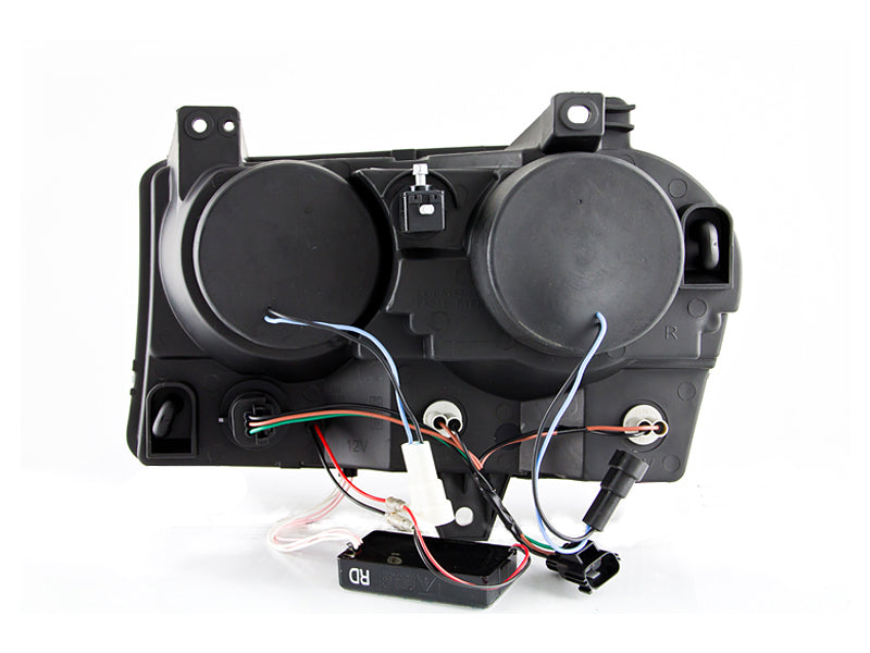 ANZO 2005-2010 Chrysler 300 Projector Headlights w/ Halo Black (Does Not Fit S Models) 121152