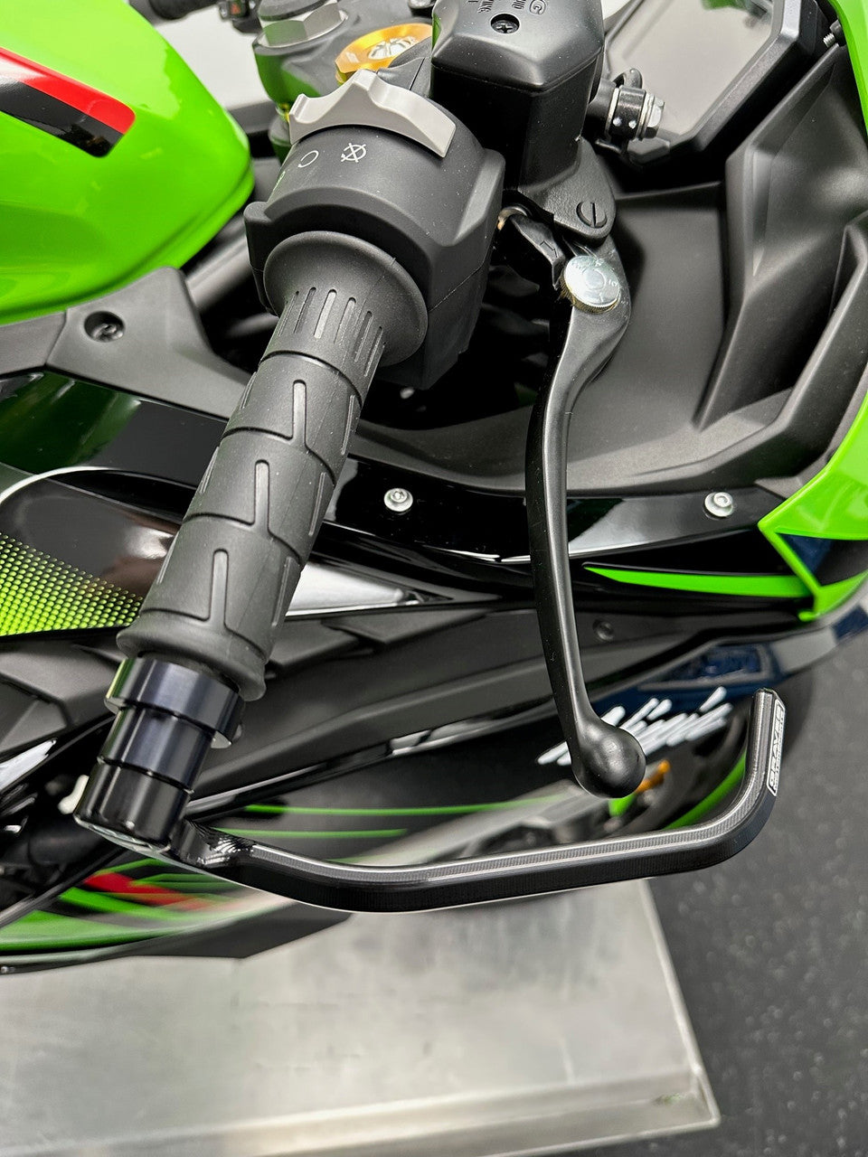 Graves Brake Lever Guard For Zx-10r / Zx-6r / Zx-4rr (2016 +) Or Any Oem Bar That Uses A 8mm Bolt. Hb004