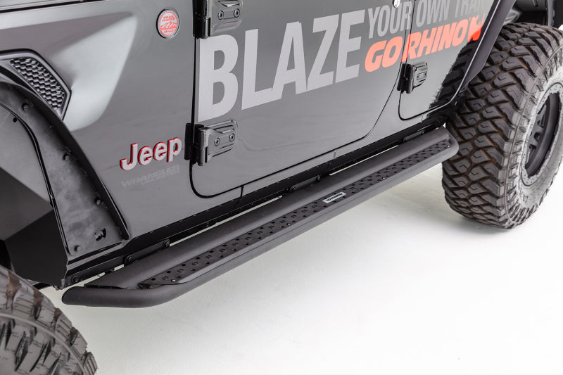 Go Rhino 18-20 Jeep Wrangler JLU Dominator Extreme DSS SideSteps Complete Kit w/SideStep + Brkts DSS4506T