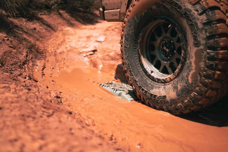 DV8 Offroad Recovery Traction Boards w/ Carry Bag - Olive RTB1-01OL