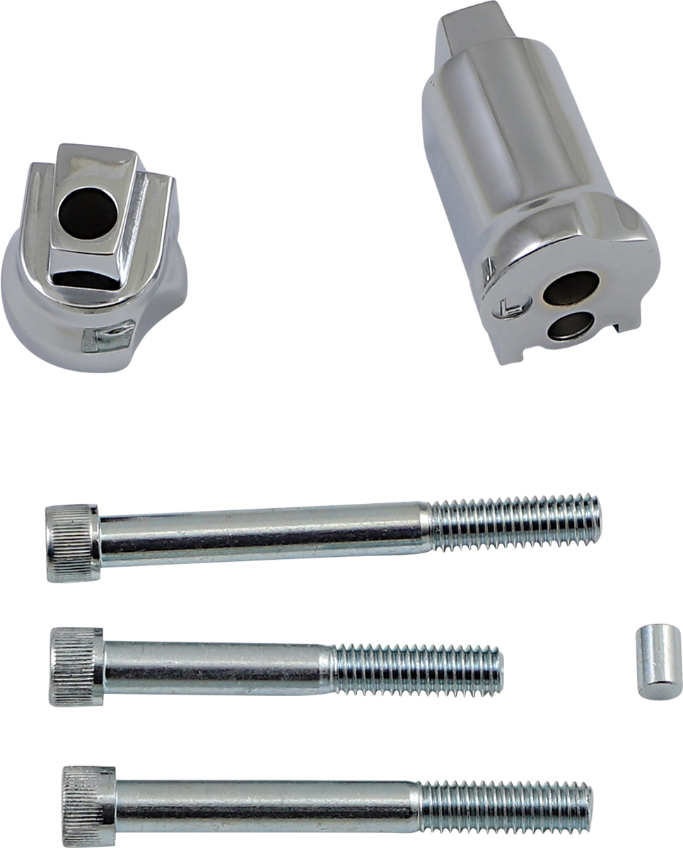 DRAG SPECIALTIES Soporte para tablero de piso del pasajero - Cromo REQD BRKT F/16211002,1003 P17-0415-AC