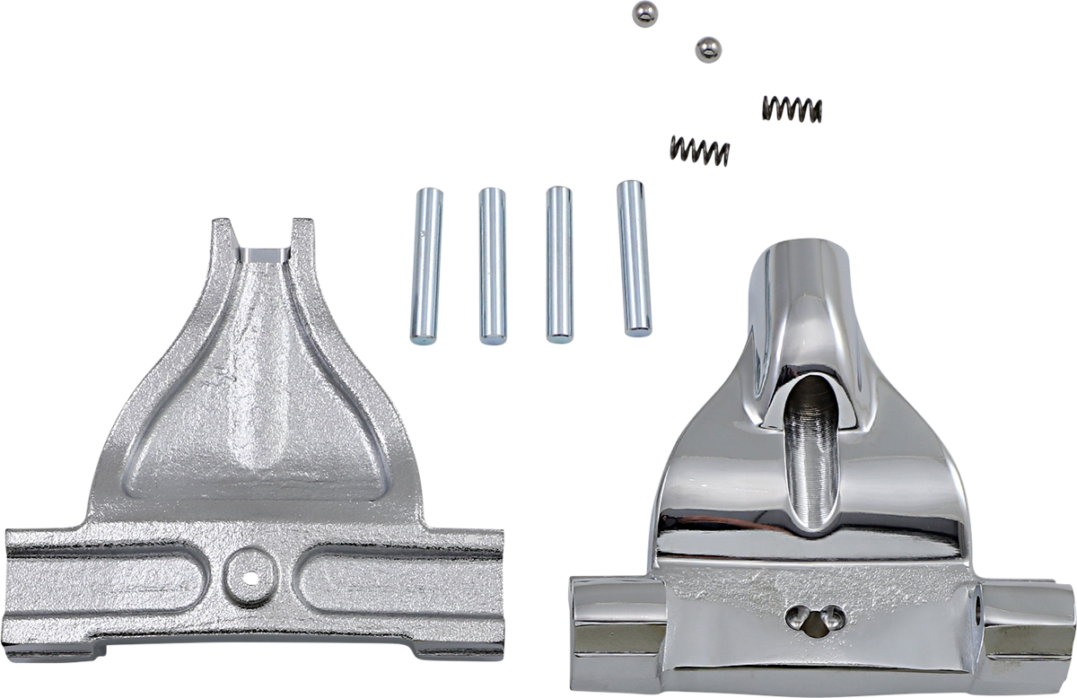 DRAG SPECIALTIES Soporte para tablero de piso del pasajero - Cromado REQ BRKTS 16211004,5,6,7 P17-0415C