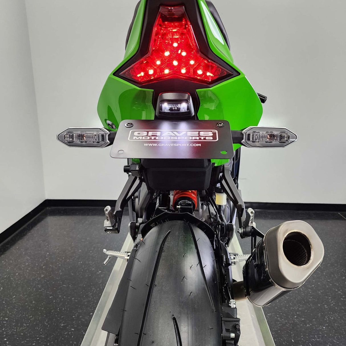 Graves Motorsports Cat-Back Slip-On Carbon Exhaust For Zx-4rr 2023-2024 Exk-23zx4-Cbtc