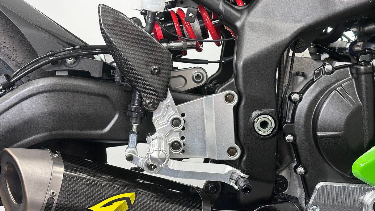 Graves Adjustable Rearsets - Silver ZX-4RR / ZX-4R 2023-2025 RSK-23ZX4-AAF
