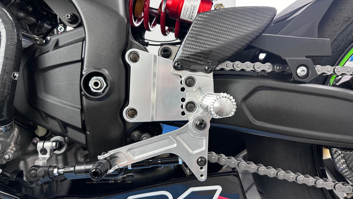 Graves Adjustable Rearsets - Silver ZX-4RR / ZX-4R 2023-2025 RSK-23ZX4-AAF