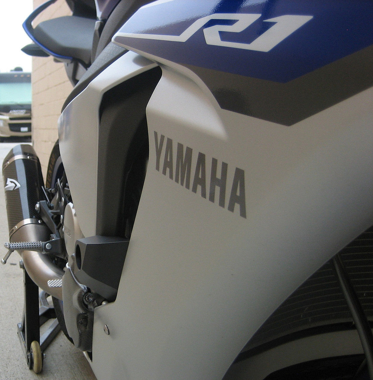 Graves Diamond Frame Saver Sliders Black R1 / R1m / R1s 2015-2023 / Fz10 2017 / Mt-10 Fsy-15r1-K