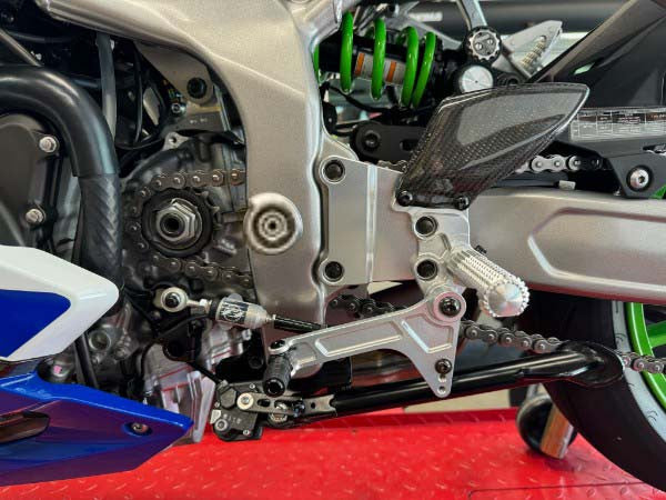 Graves Adjustable Rearsets - Silver ZX-4RR / ZX-4R 2023-2025 RSK-23ZX4-AAF