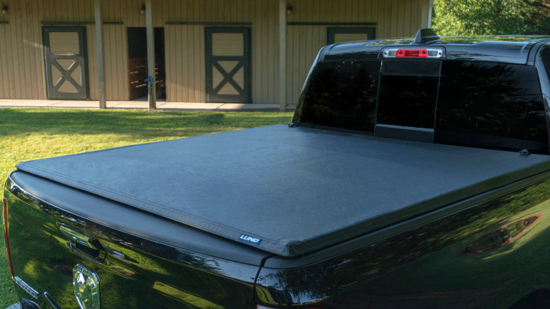 Lund 19-23 RAM 1500 (5.5ft Bed w/o RamBox Cargo Mgmt) Genesis Tri-Fold Tonneau Cover - Black 950165