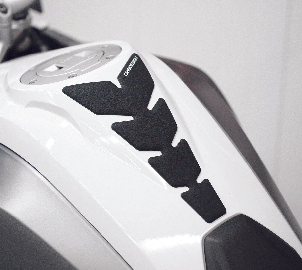 ONE EMBLEMSTankpad Soft Touch Leather Slim BlackCGAN122P