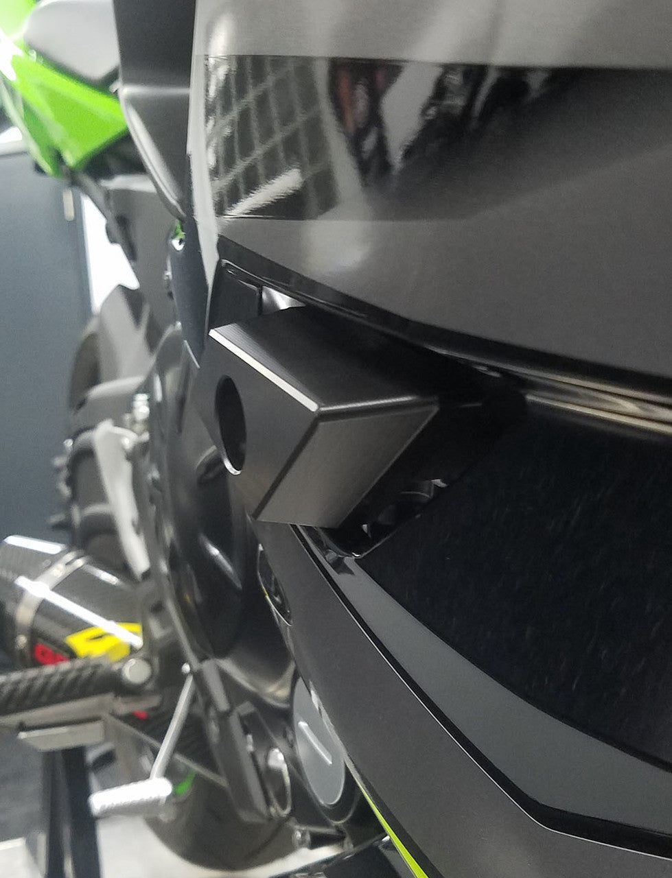 Graves Motorsports Diamond Frame Sliders Z650 2017-2019 / Ninja 650 2017-2019 Fsk-18z650-K