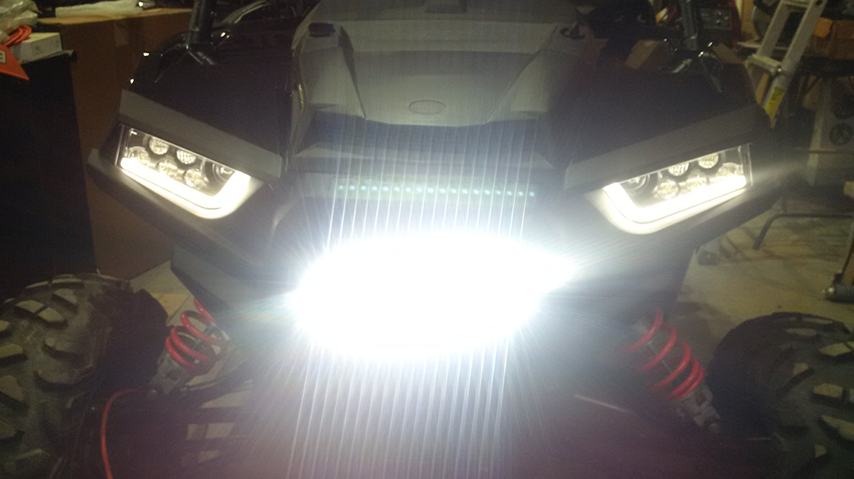BRITE-LITES Inserto de rejilla con barra de luces LED de 16" - 16-18 RZR 1000 BL-RZRLEDGRL