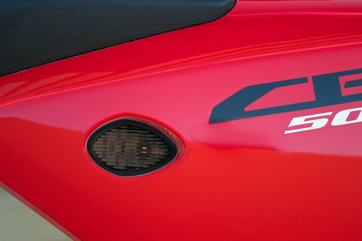 Señales de giro HOT BODIES - Humo oscuro 41302-0101