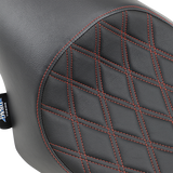 DRAG SPECIALTIES Asiento - 3/4 Solo - Doble diamante - Negro con costuras rojas - '04-'22 XL SIN PARACHOQUES DE GOMA 0804-0746