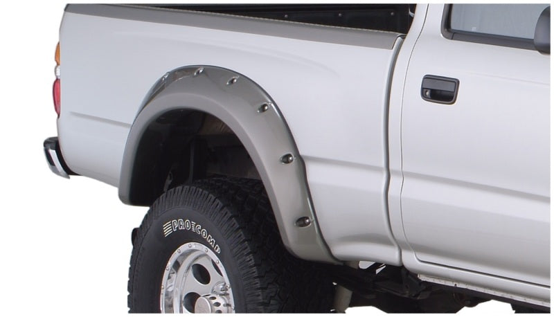 Bushwacker 95-04 Toyota Tacoma Fleetside Cutout Style Flares 4pc 74.5in Bed w/ 4WD Only - Black 31919-02