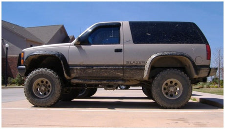 Bushwacker 88-99 Chevy C1500 Cutout Style Flares 2pc - Black 40010-11