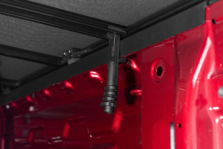 Lund 19-23 Chevrolet Silverado 1500 (5.5ft. Bed) Genesis Elite Tri-Fold Tonneau Cover - Black 958292