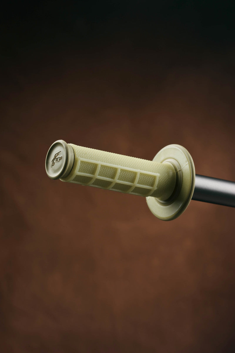 Renthal MX Dual Compound Grips 1/2 Waffle - Kevlar G165