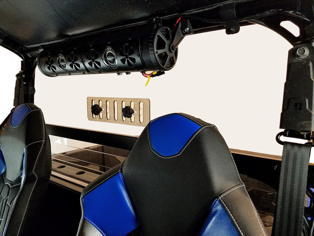 SPIKE Rear Windshield W/Vent Pol 77-1600V-R