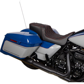 DRAG SPECIALTIES Asiento Predator 2Up - Vinilo - Doble puntada roja diamante - FLH '08-'23 0801-1494 