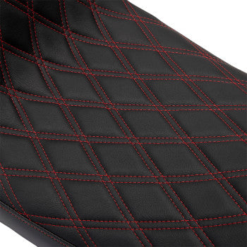 DRAG SPECIALTIES Asiento Predator 2Up - Vinilo - Doble puntada roja diamante - FLH '08-'23 0801-1494 