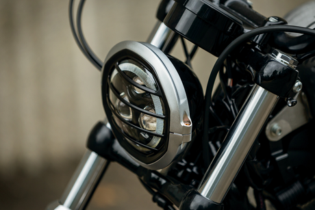 KURYAKYN 5 3/4" Headlight Trim - Silver 6687