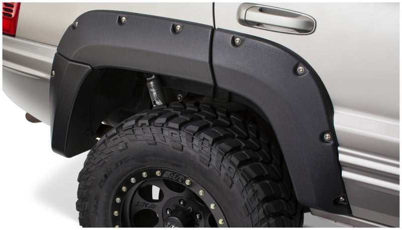 Bushwacker 99-04 Jeep Grand Cherokee Cutout Style Flares 4pc - Black 10926-07