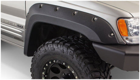 Bushwacker 99-04 Jeep Grand Cherokee Cutout Style Flares 2pc - Black 10071-07