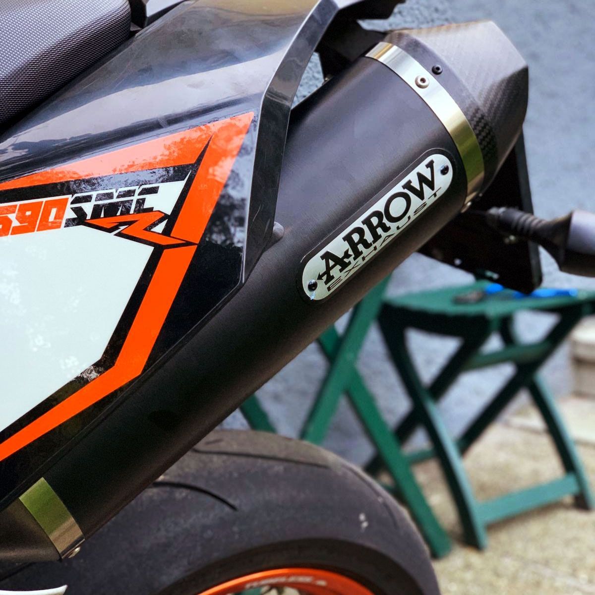 Arrow Ktm 690 Enduro '09/16 Homologated Aluminium Dark Race Tech Silencer With Carbon End Cap For Arrow Link Pipes 72618akn