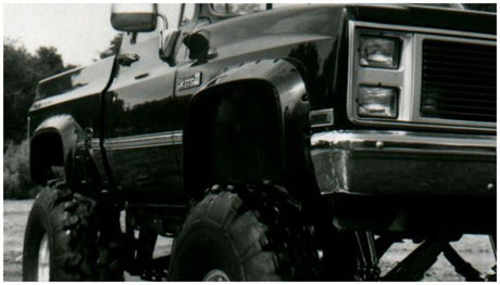 Bushwacker 75-80 Chevy K10 Suburban Cutout Style Flares 2pc - Black 40004-11
