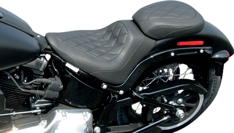 MUSTANG Wide Tripper Rear Seat - Diamond - Black 76763