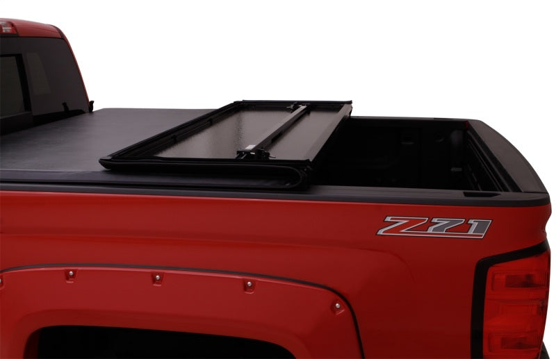 Lund 15-18 Ford F-150 Styleside (5.5ft. Bed) Hard Fold Tonneau Cover - Black 969364