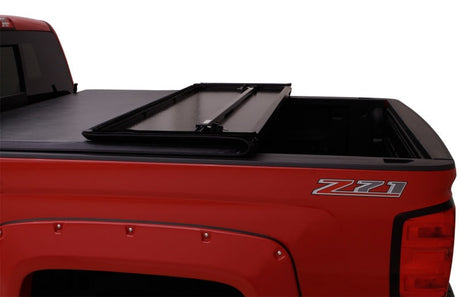 Lund 15-18 Ford F-150 Styleside (5.5ft. Bed) Hard Fold Tonneau Cover - Black 969364