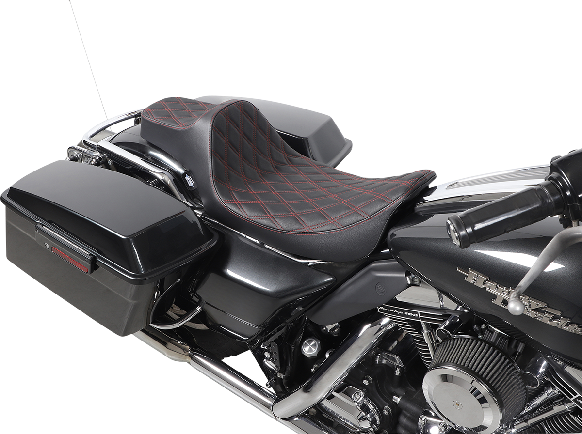 DRAG SPECIALTIES Asiento Predator III de alcance extendido - Doble diamante - Negro con hilo rojo NO ES UN ASIENTO PARA 2 ASIENTOS 8011371