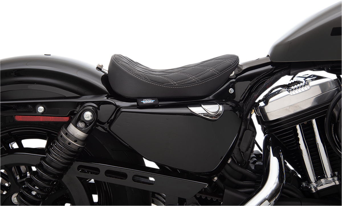 DRAG SPECIALTIES Asiento individual Bobber - Doble diamante - Puntada plateada - '10-'22 XL 0804-0740