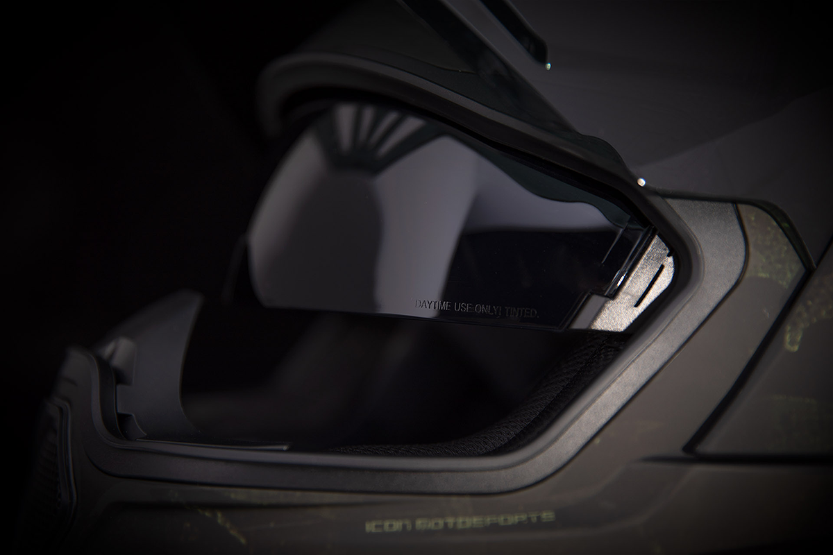 OPEN BOX ICON Airflite™ Helmet - Demo - MIPS® - Black - Medium 0101-14124