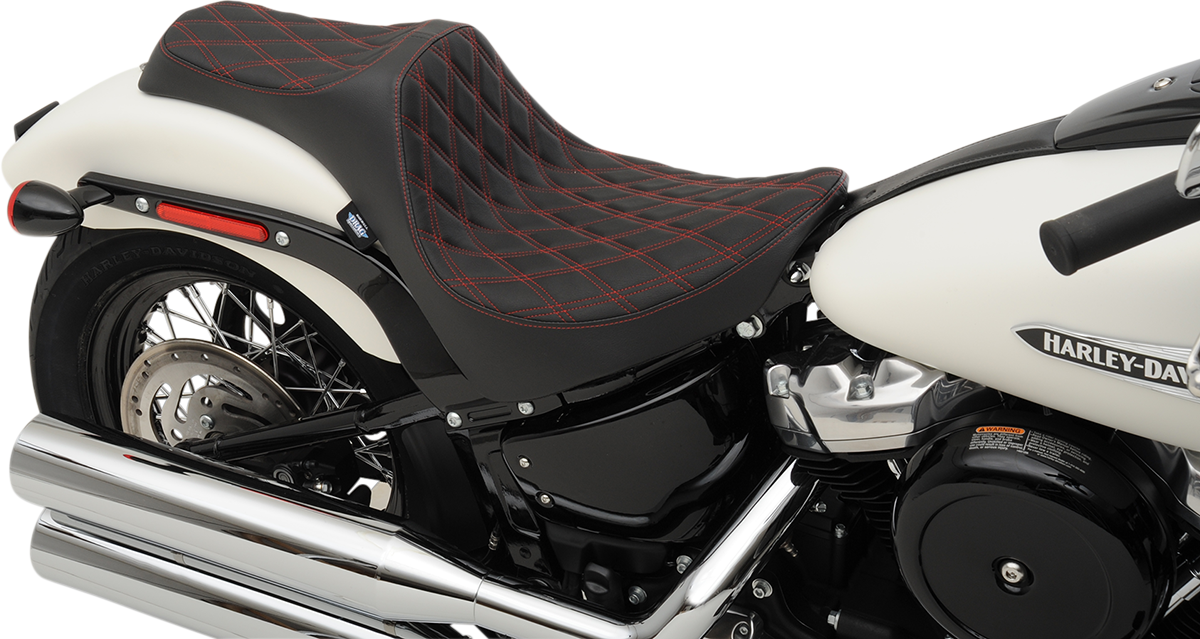 DRAG SPECIALTIES Asiento Predator III - Doble diamante - Costuras rojas - FL/FX '18 -'22 0802-1147 