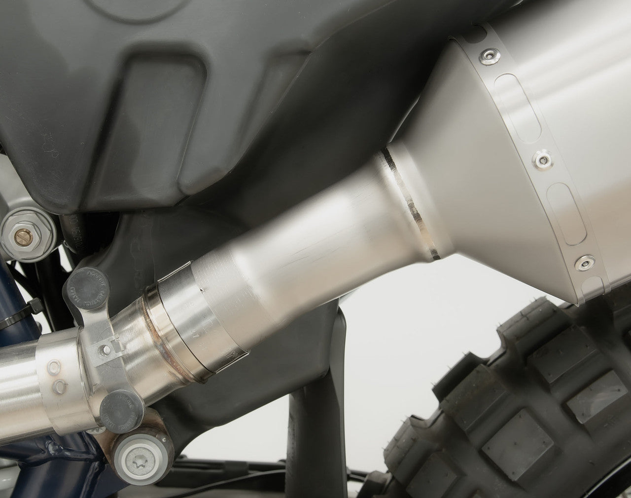 Graves Titanium Slip-On Exhaust - Carbon End Cap Ktm 690 Enduro R   2014-2018 - Husqvarna 701 Enduro R /Super Moto 2016 - 2023 Exk-14690-Sot
