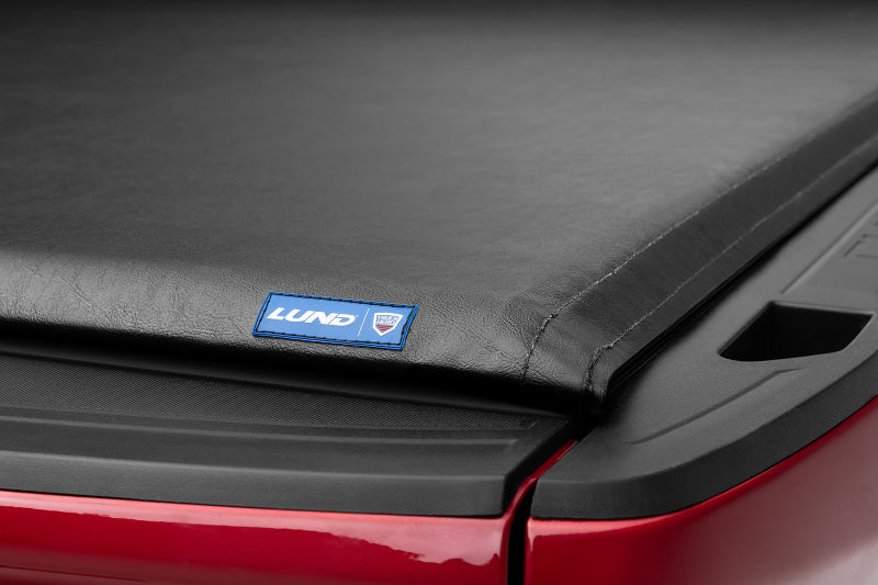 Lund 19-23 Chevrolet Silverado 1500 6.5ft Bed Genesis Roll Up Tonneau - Black 960293