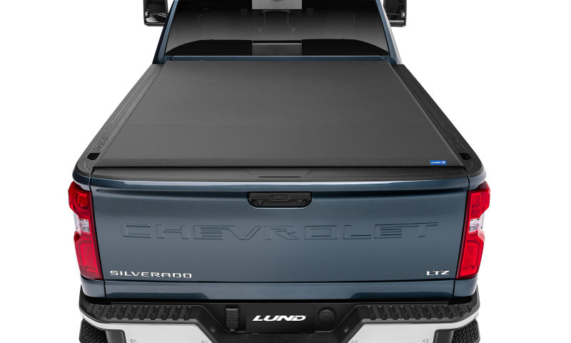Lund 07-17 Chevy Silverado 1500 (5.5ft. Bed) Genesis Elite Roll Up Tonneau Cover - Black 96892