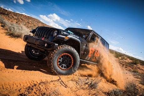 Fox 2018+ Jeep JL 2.5 Factory Race Series 12.17in Remote Res. Front Shock Set / 4.5-6in. Lift w/ DSC 883-26-052