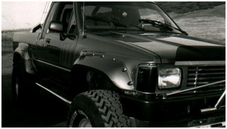 Bushwacker 84-88 Toyota Cutout Style Flares 2pc - Black 31009-11