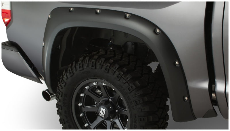 Bushwacker 14-18 Toyota Tundra Fleetside Pocket Style Flares 4pc 66.7/78.7/97.6in Bed - Black 30918-02