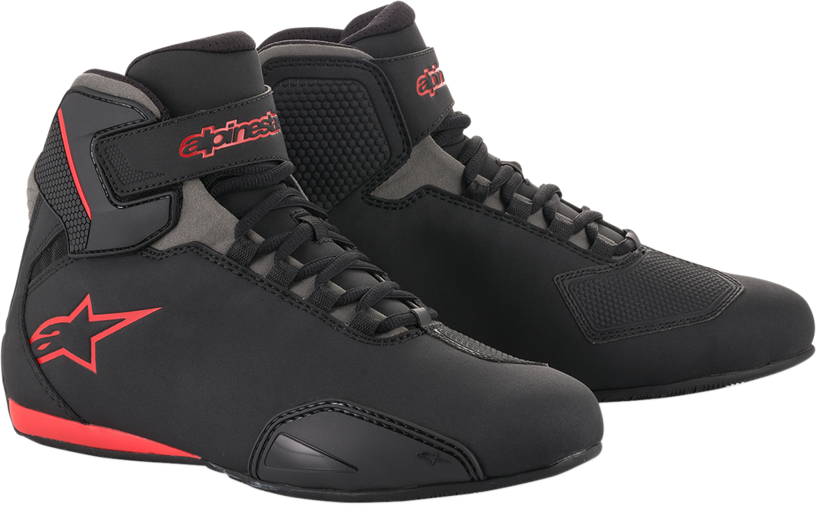 Zapatos ALPINESTARS Sektor - Negro/Gris/Rojo - US 13.5 2515518131135 
